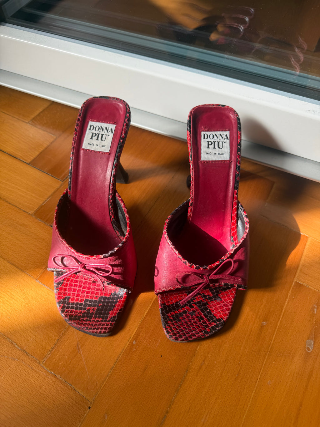 Red fiocchetto mules