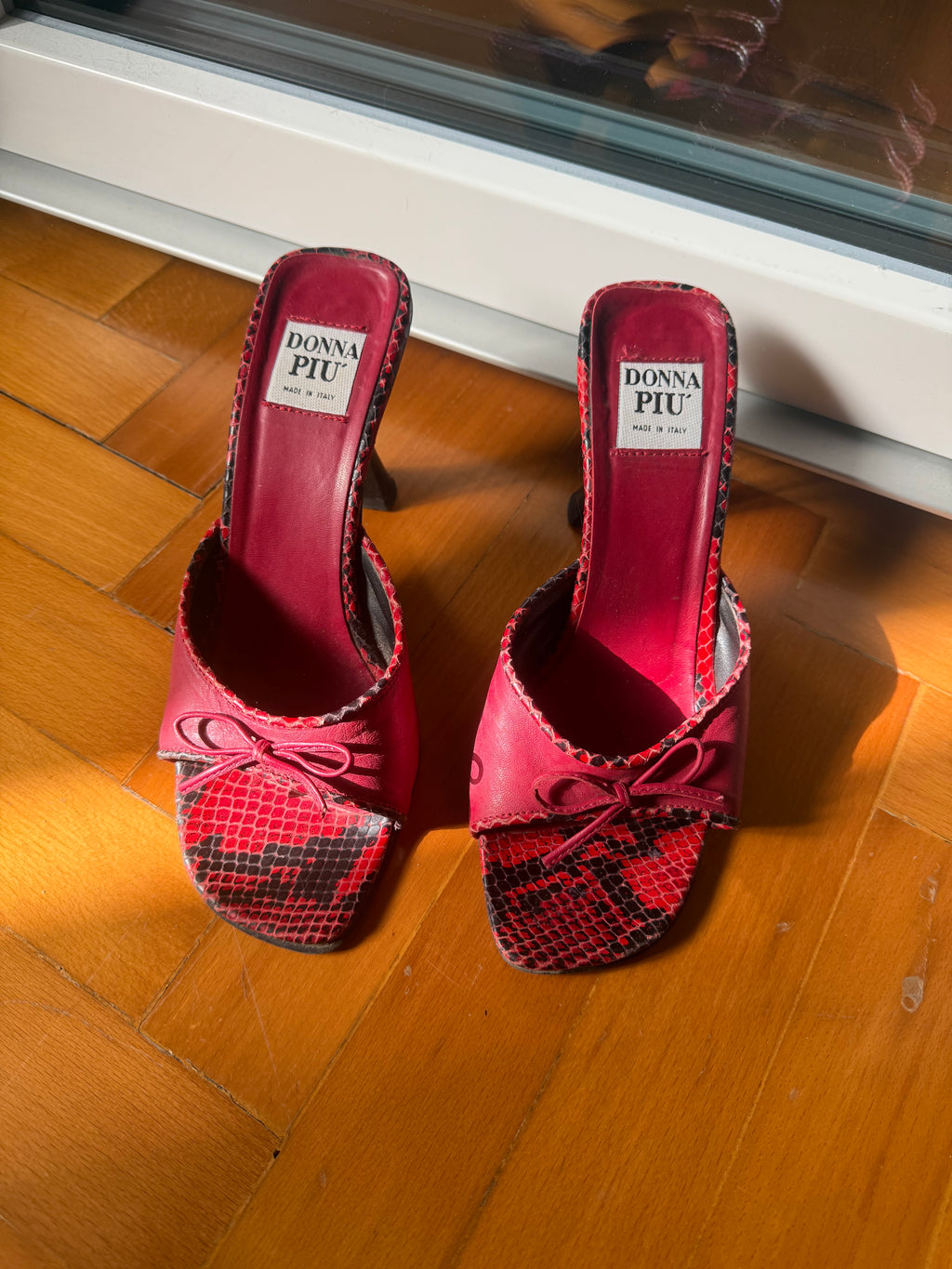 Red fiocchetto mules