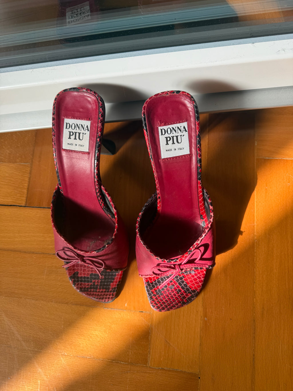 Red fiocchetto mules