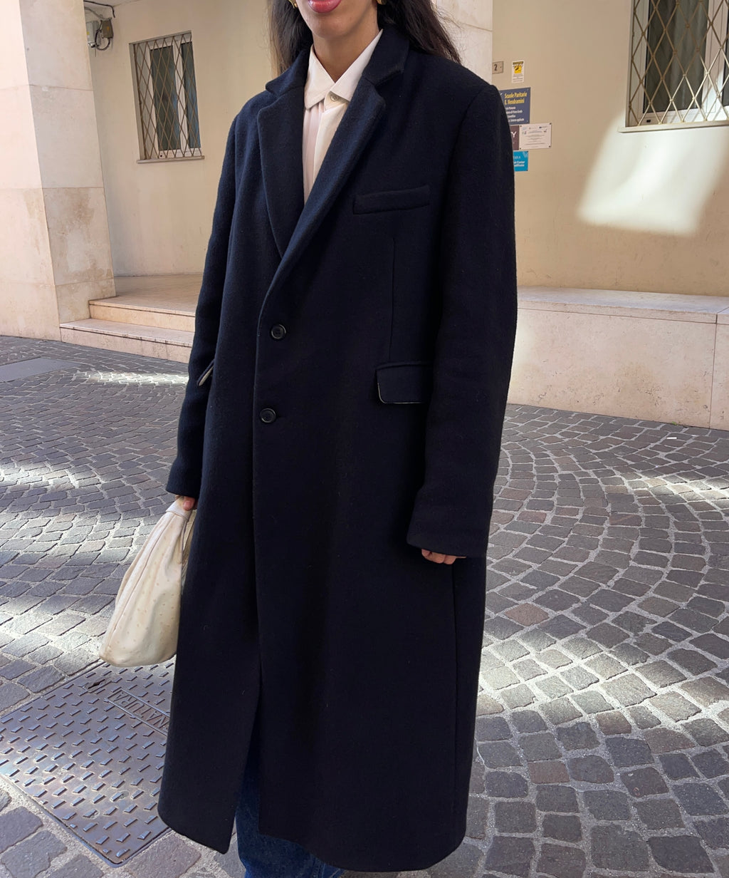 Il cappotto nero
