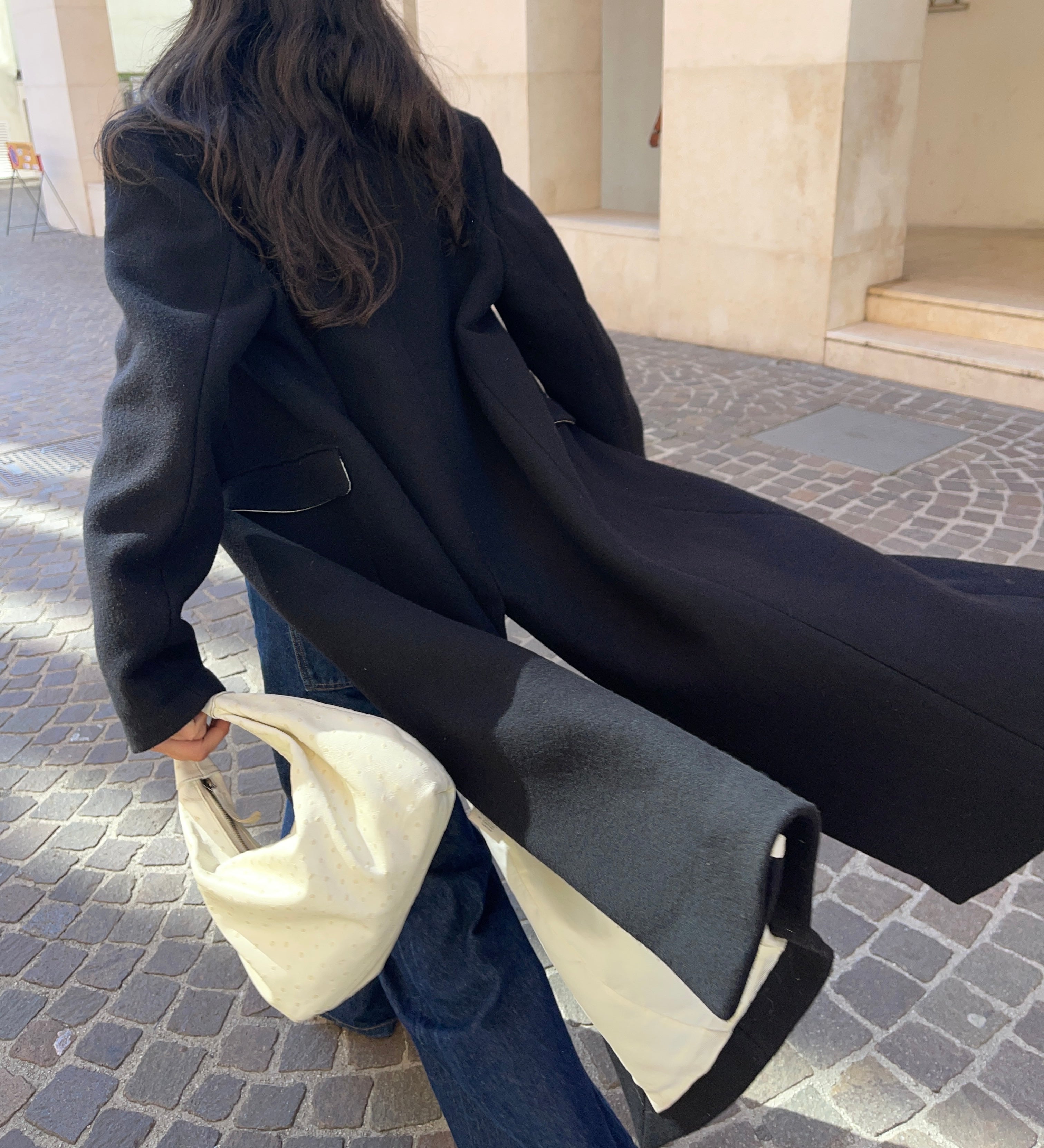 Il cappotto nero