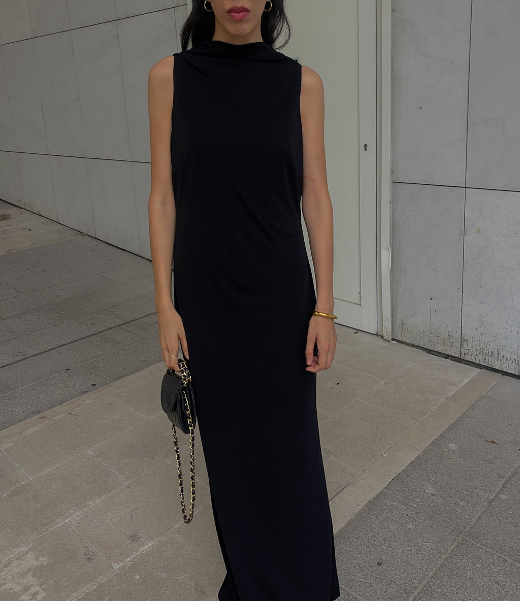 Backless black dress 🖤