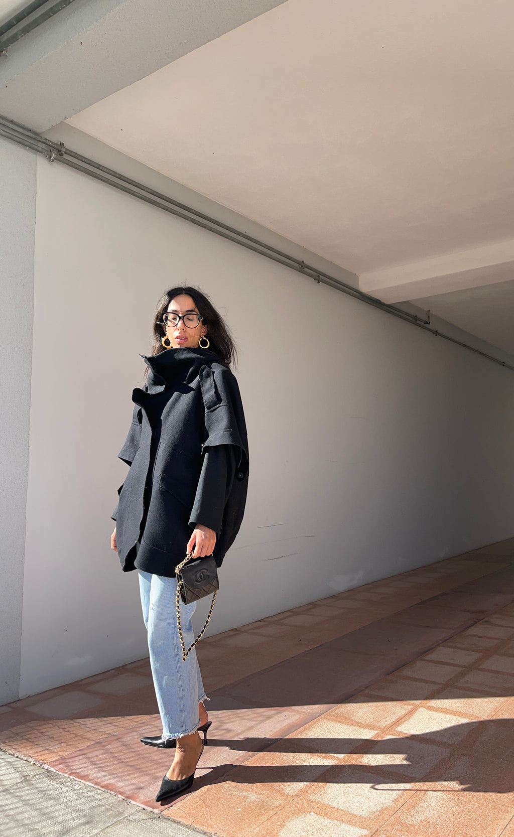 6267 - 100% wool black cape