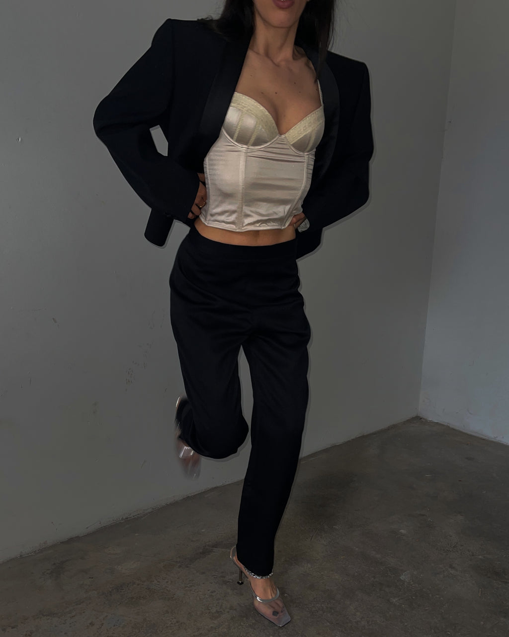 100 light wool trousers