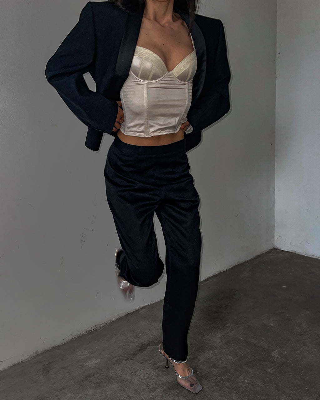 100 light wool trousers