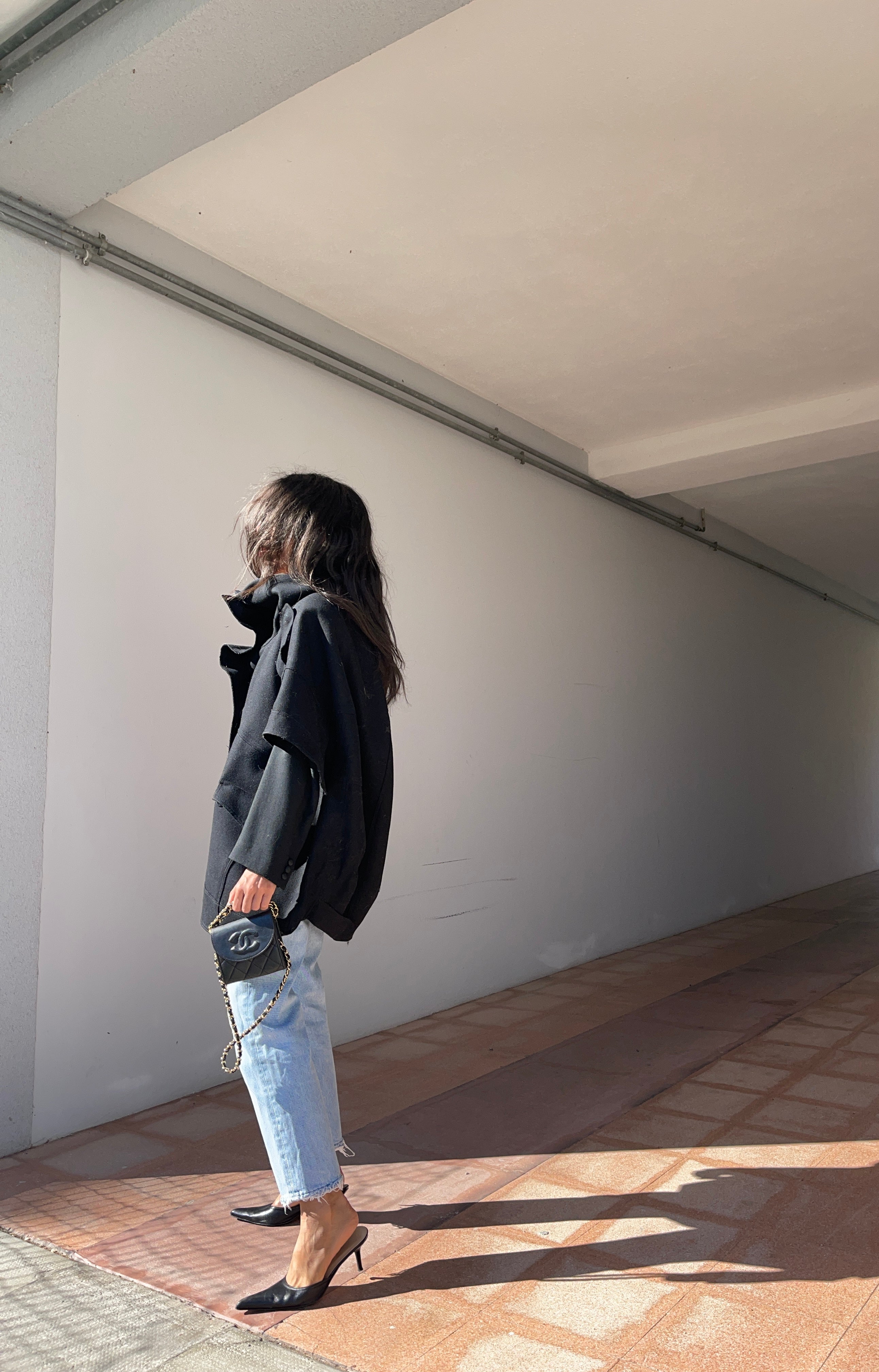 6267 - 100% wool black cape