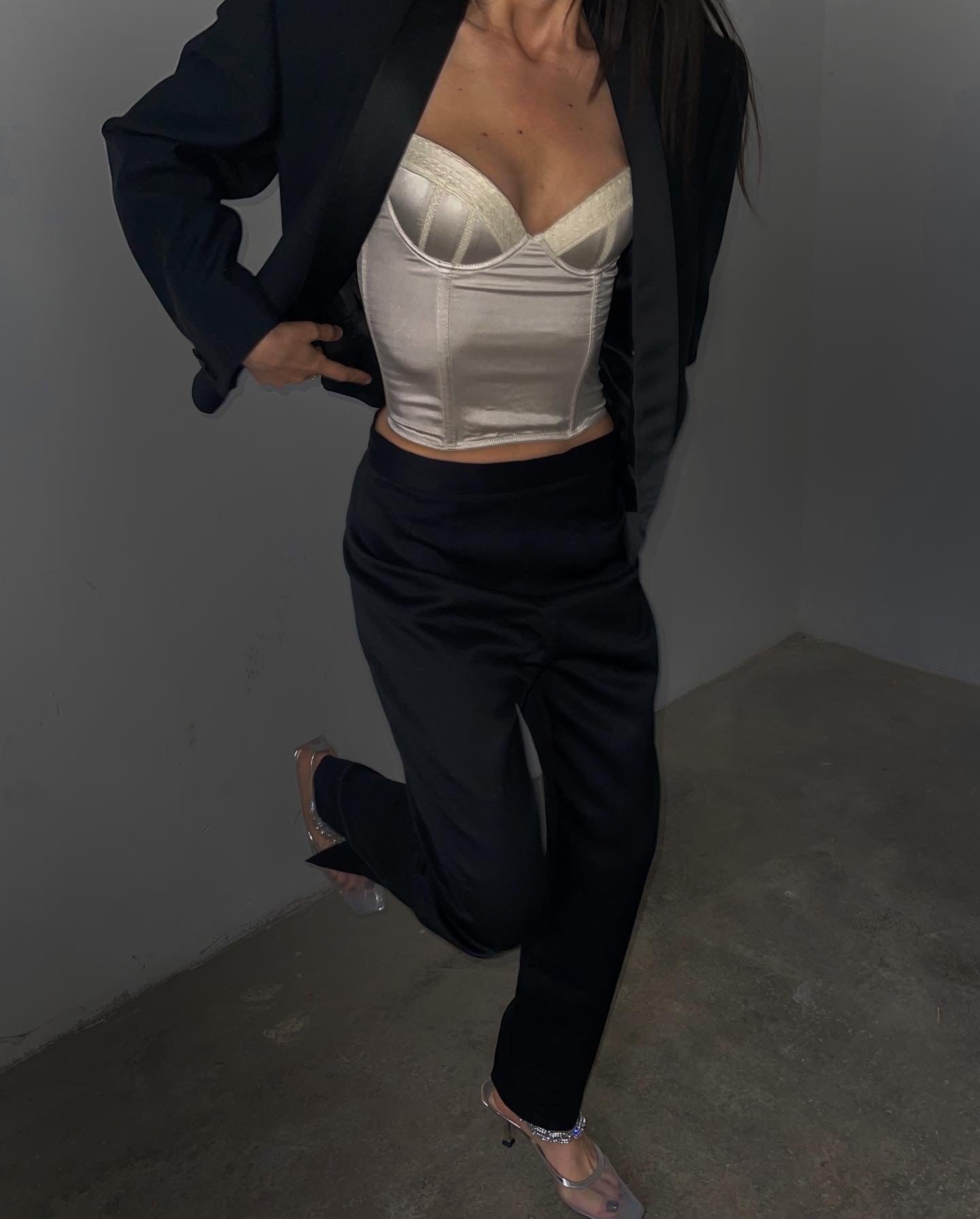100 light wool trousers
