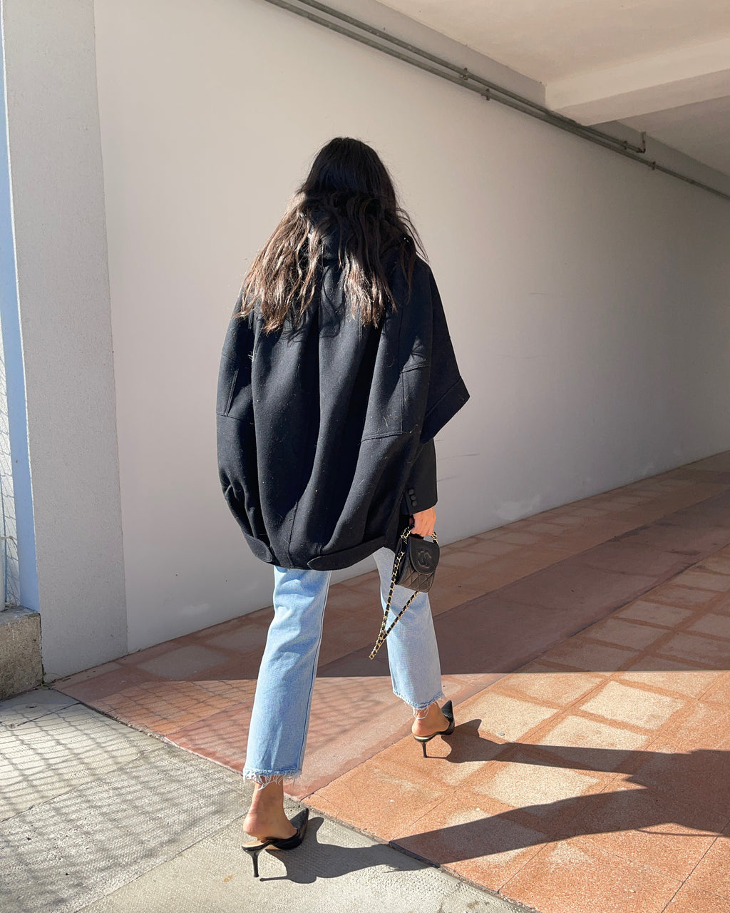 6267 - 100% wool black cape