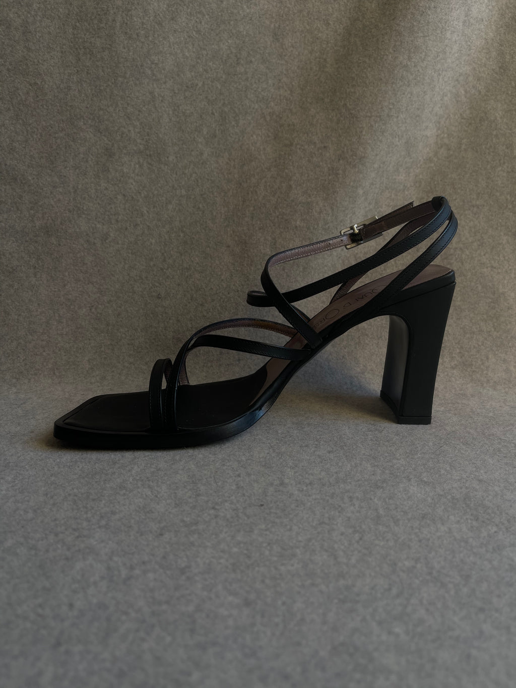 100 leather new vintage sandals